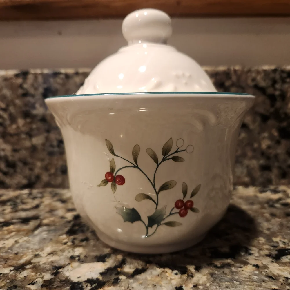 Pfaltzgraff Winterberry Sugar Bowl With Lid